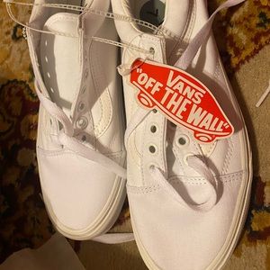 Brand new with tags VANS white Sz 7 men/ 8.5 women perfect for summer